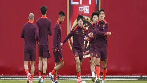 南安普顿解除哈森-许特尔的职务，陷入降级危机